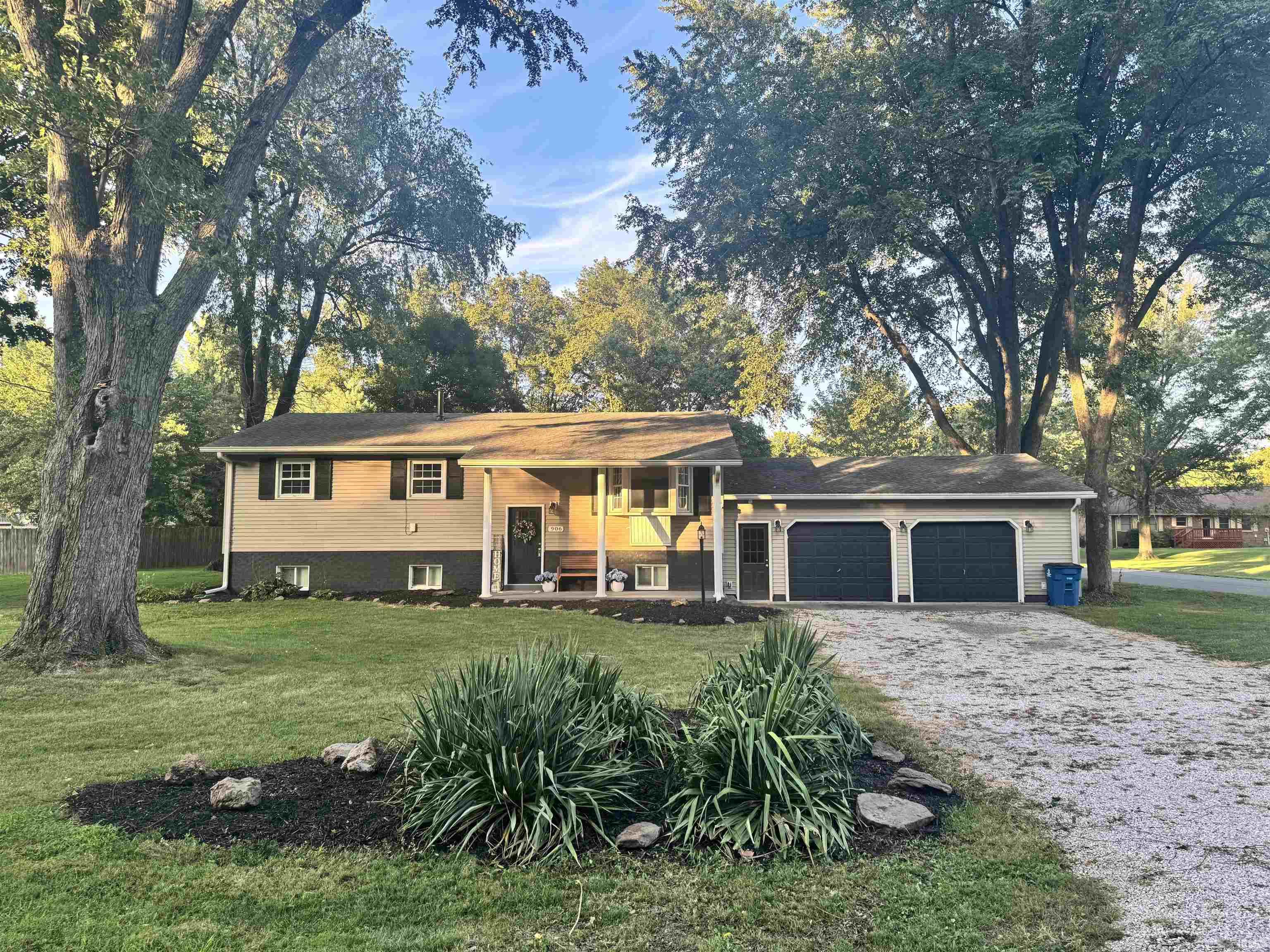 906 N Hillcrest Road