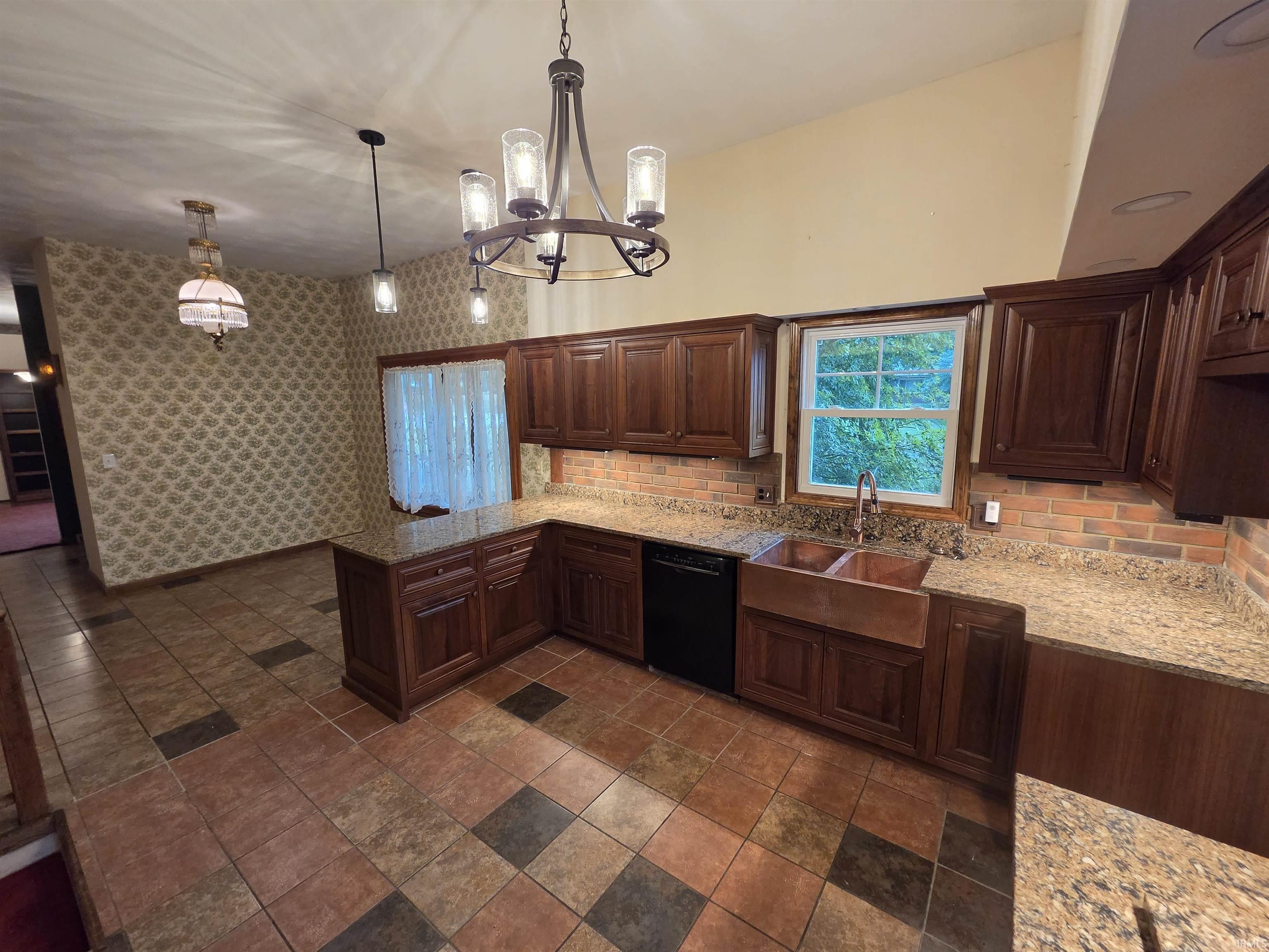 3311 E Warren Circle