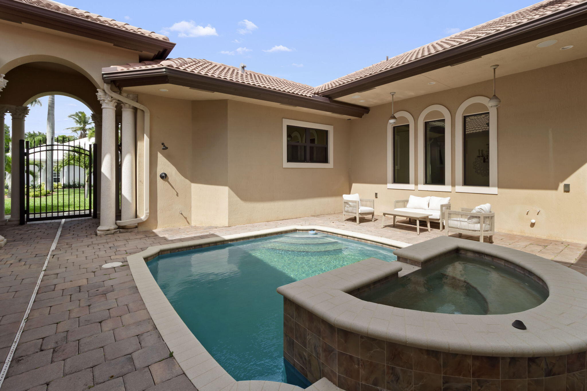4190 Gleneagles Drive