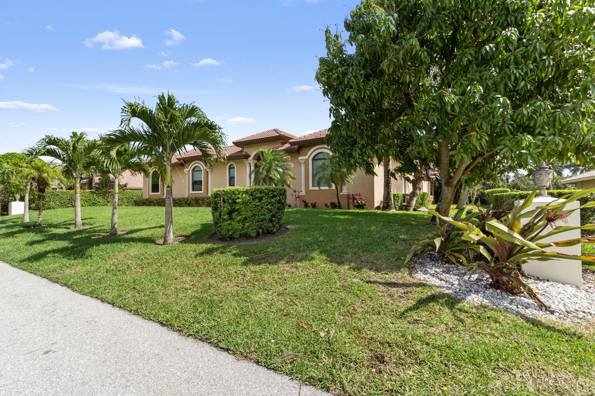 4190 Gleneagles Drive