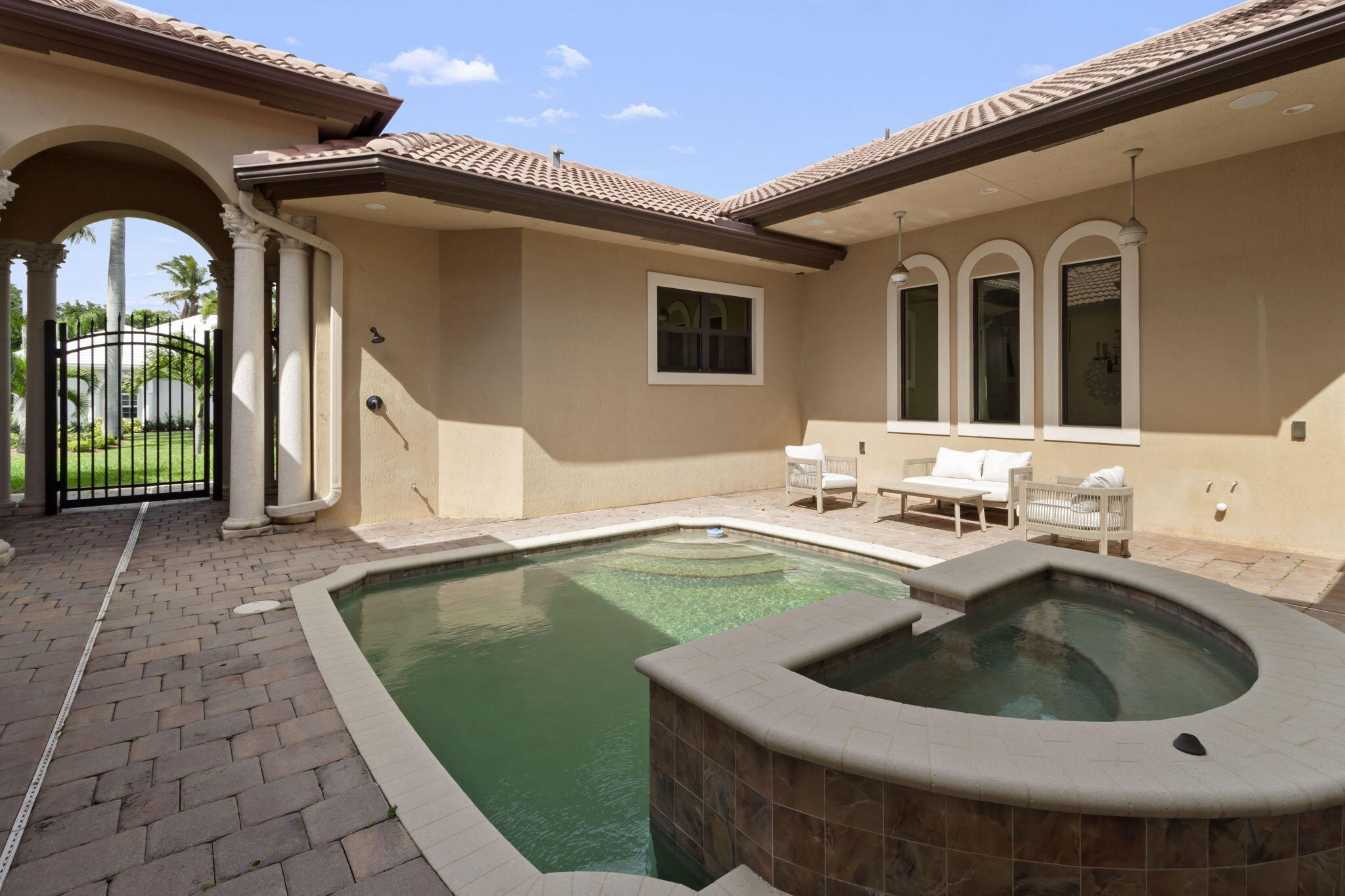 4190 Gleneagles Drive