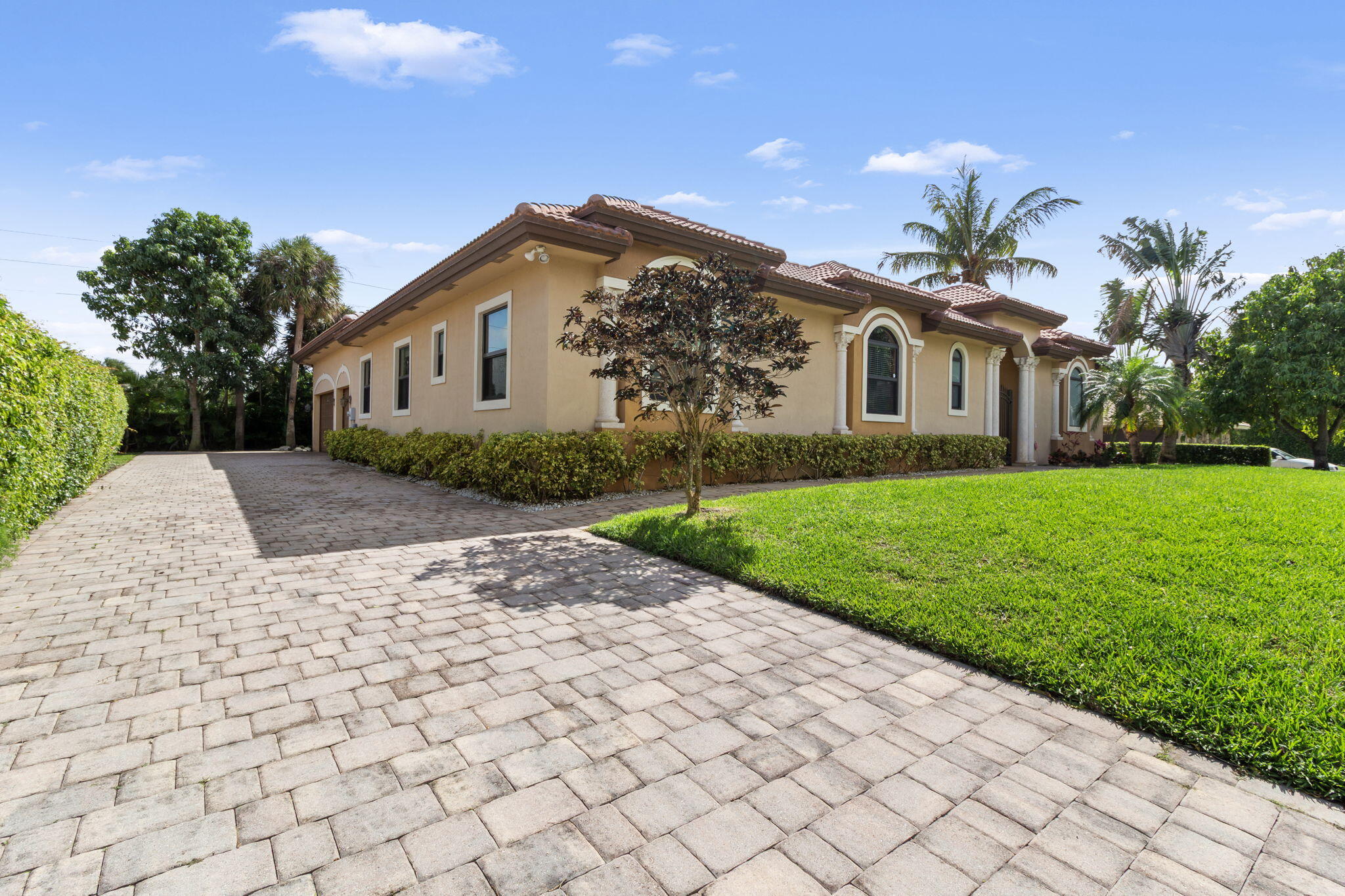 4190 Gleneagles Drive