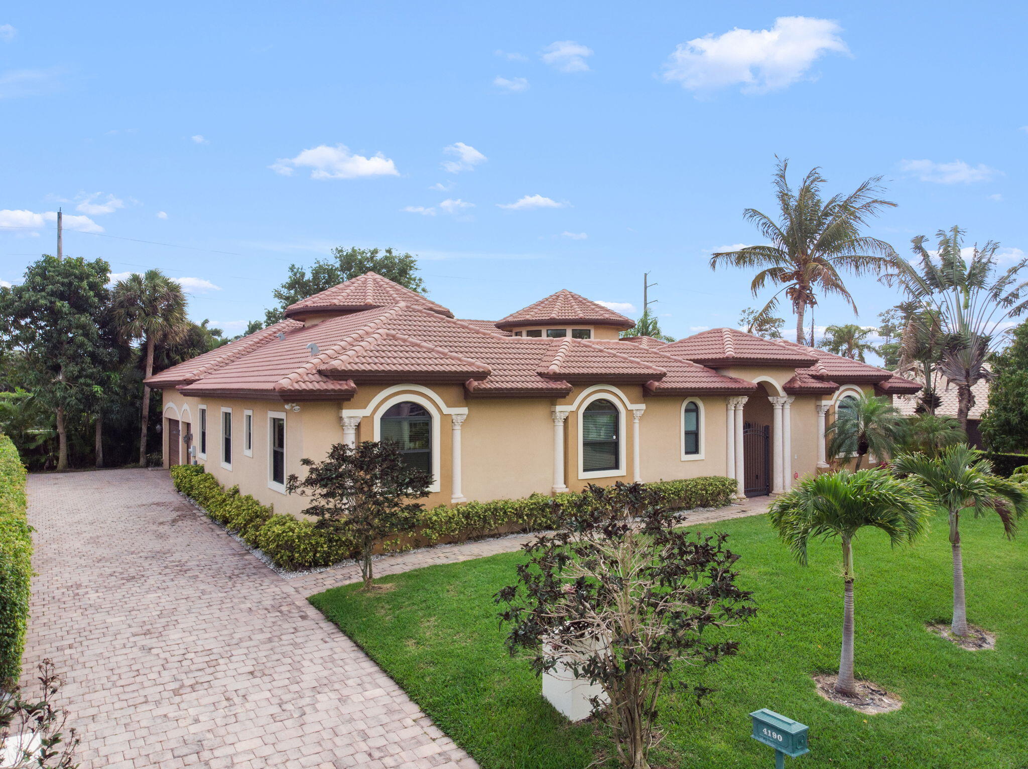 4190 Gleneagles Drive