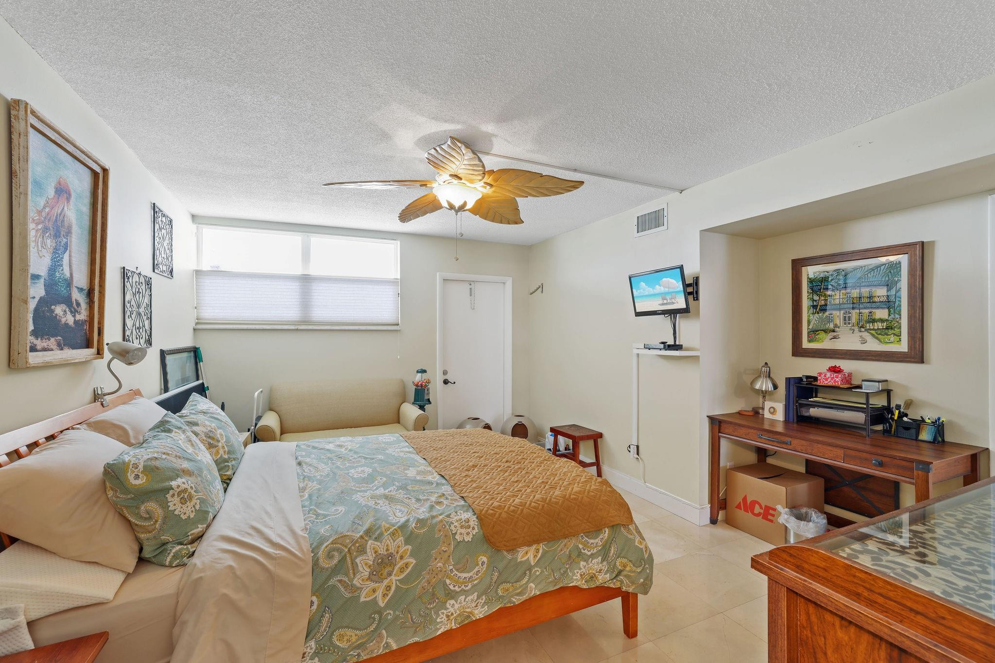 3100 NE 49th St 907