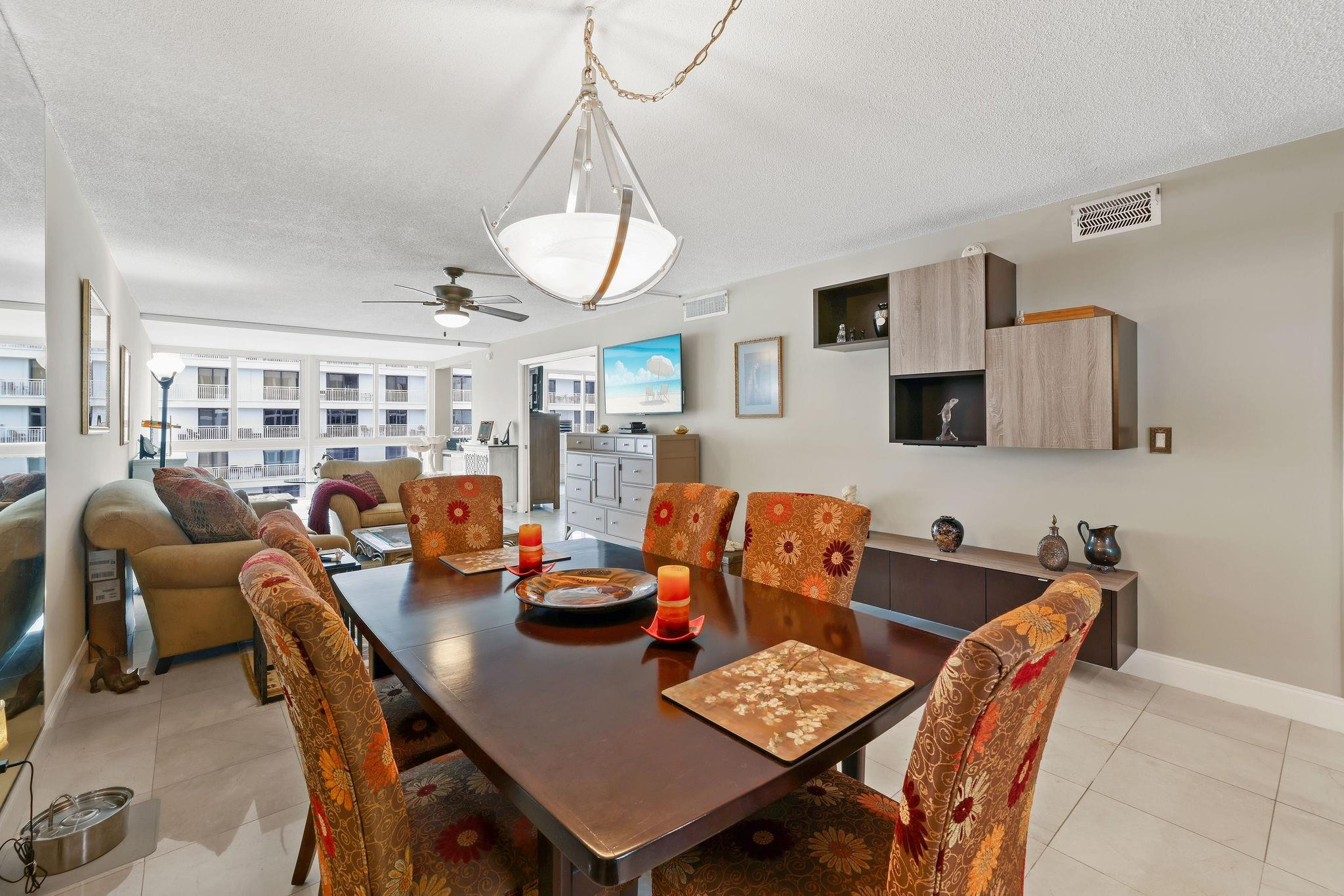 3100 NE 49th St 907