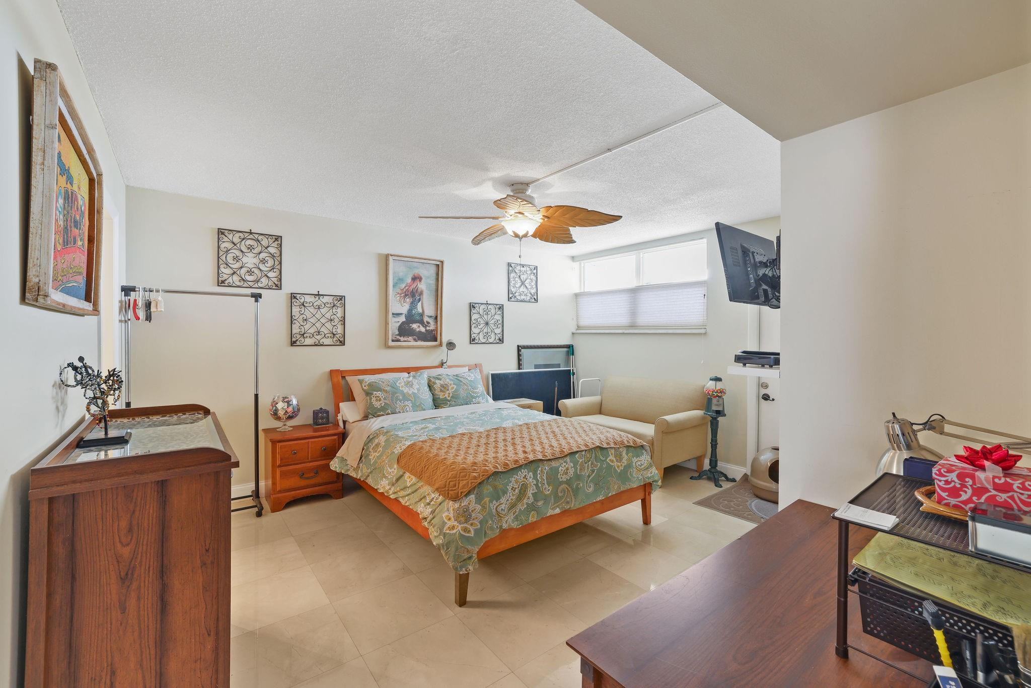 3100 NE 49th St 907