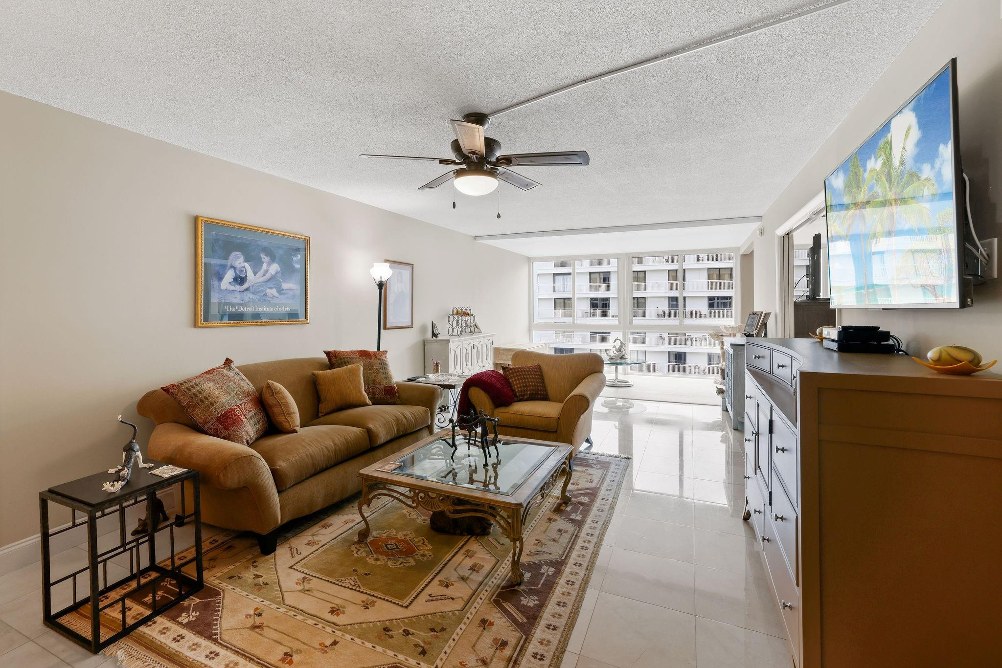 3100 NE 49th St 907