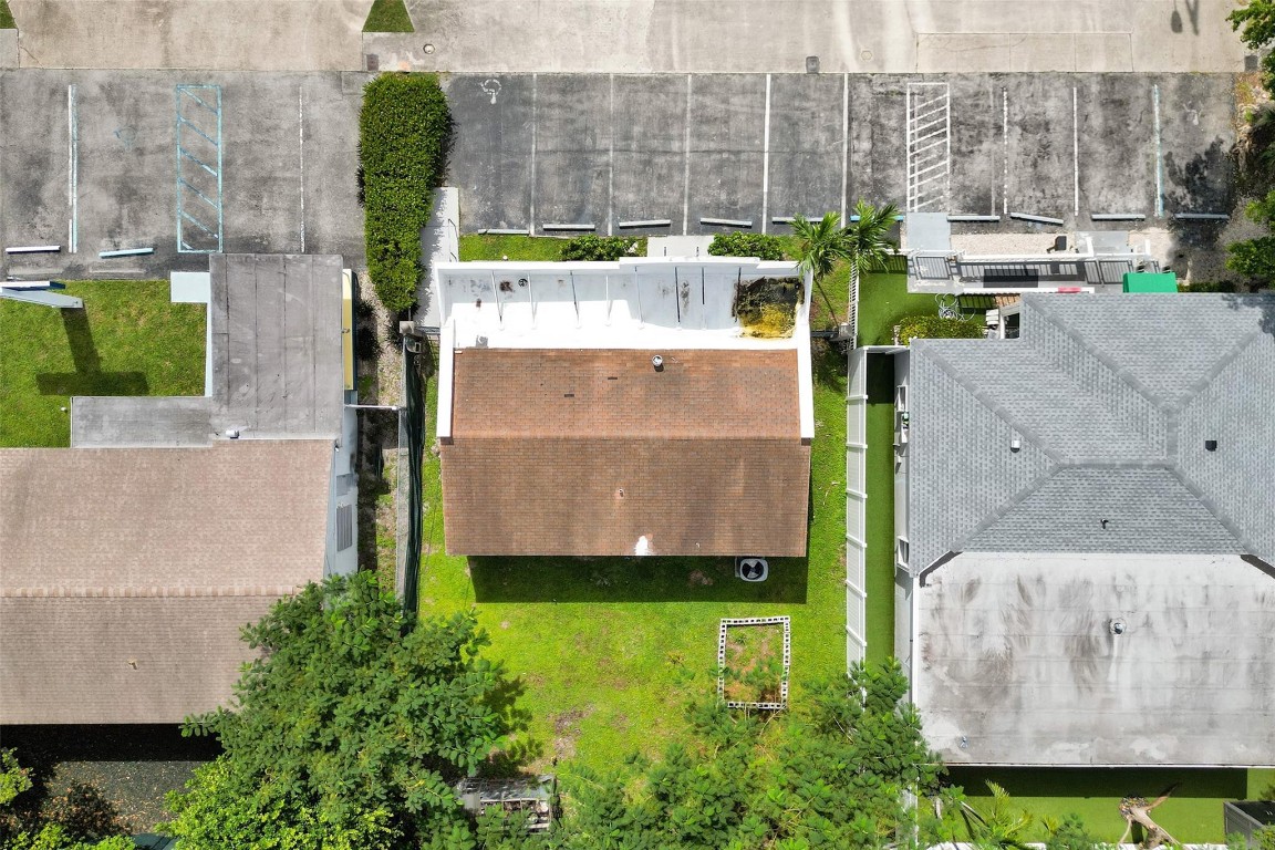 51 E Commercial Blvd