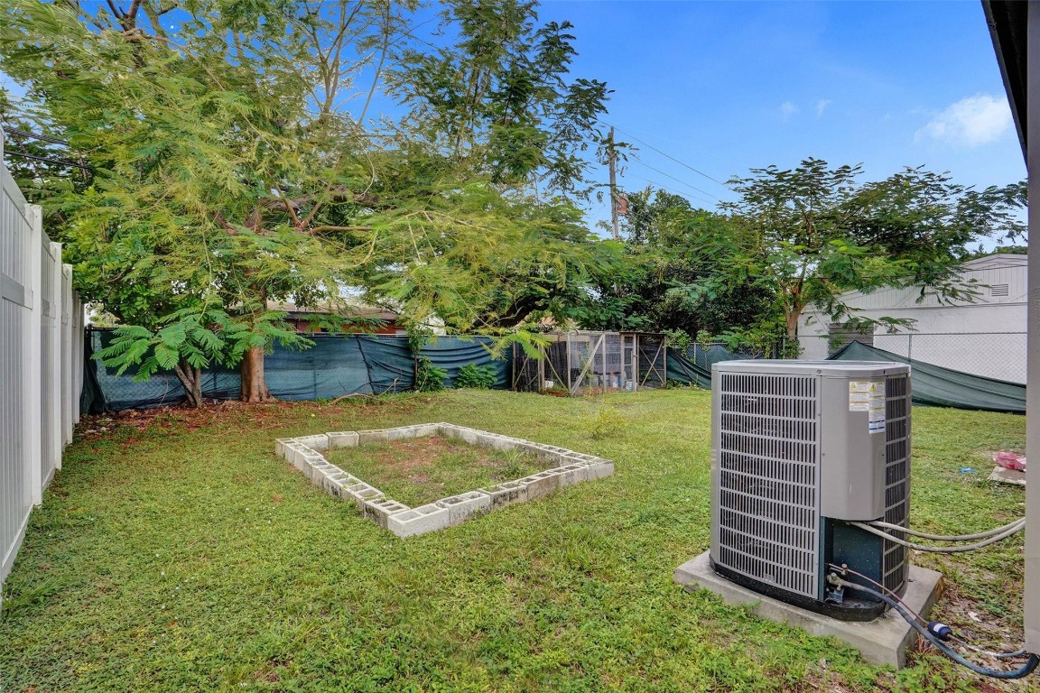 51 E Commercial Blvd