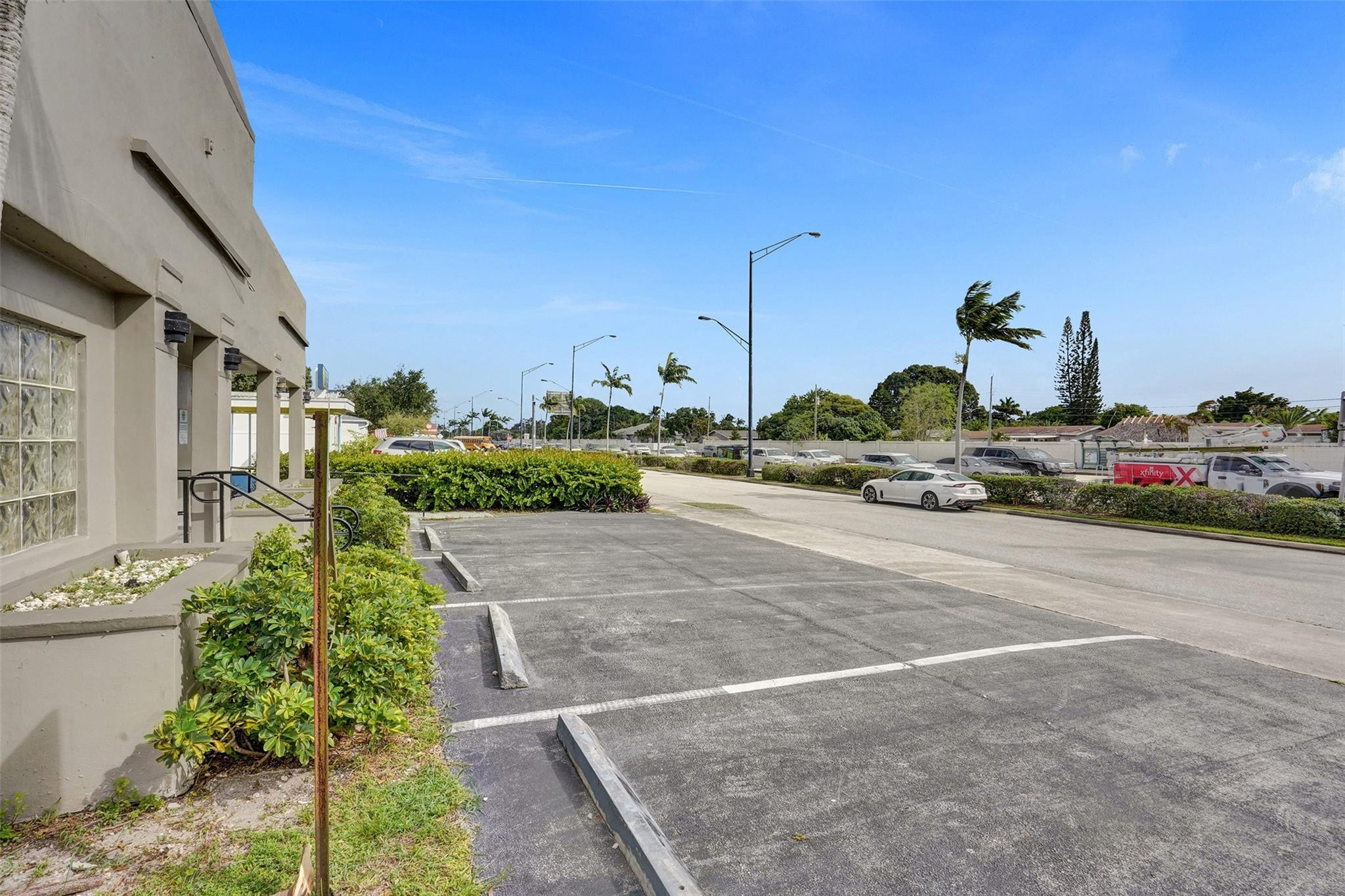 51 E Commercial Blvd