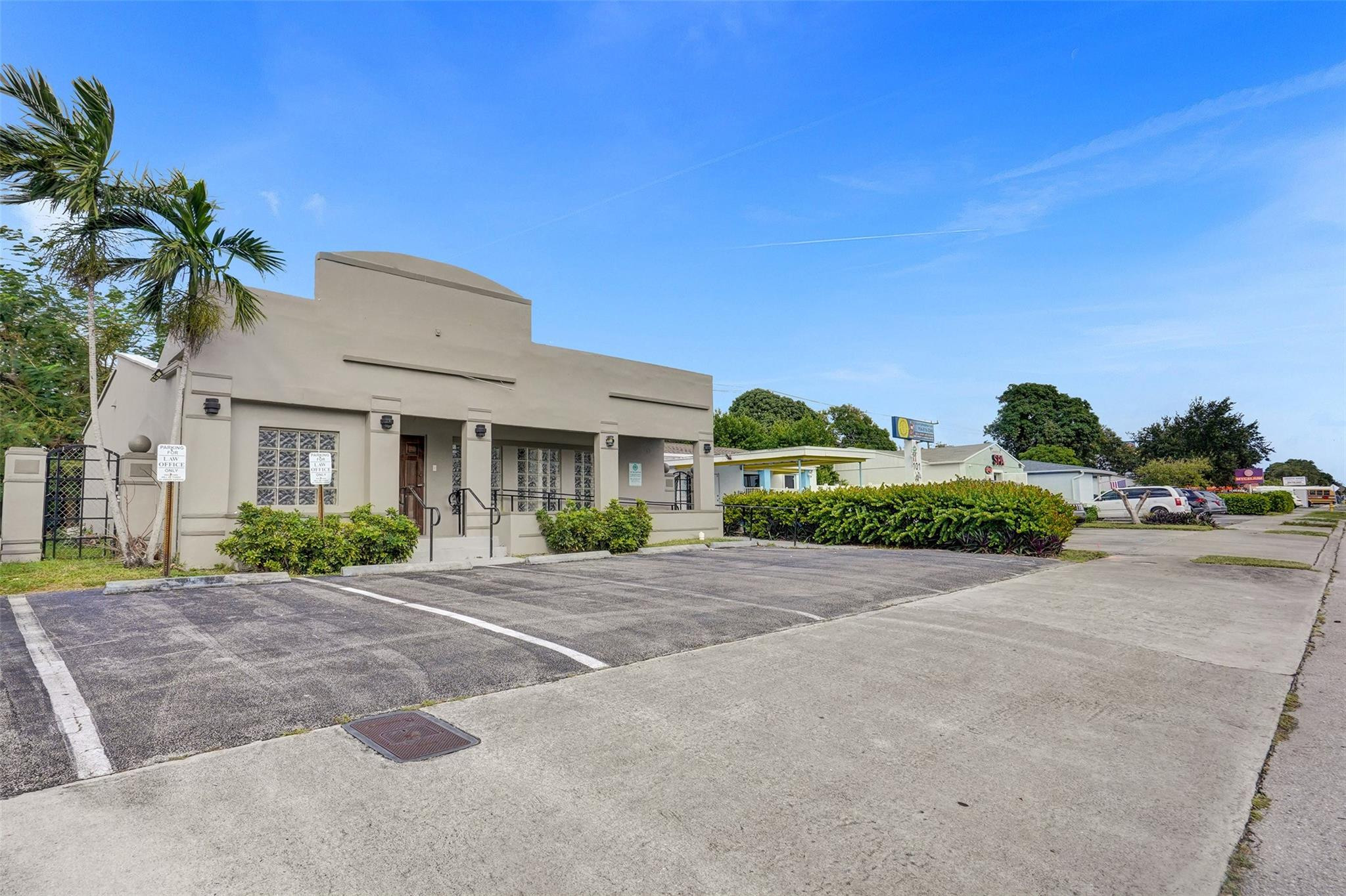 51 E Commercial Blvd