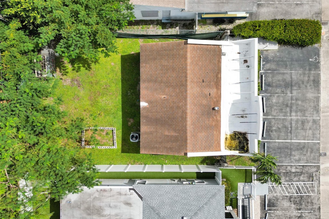 51 E Commercial Blvd