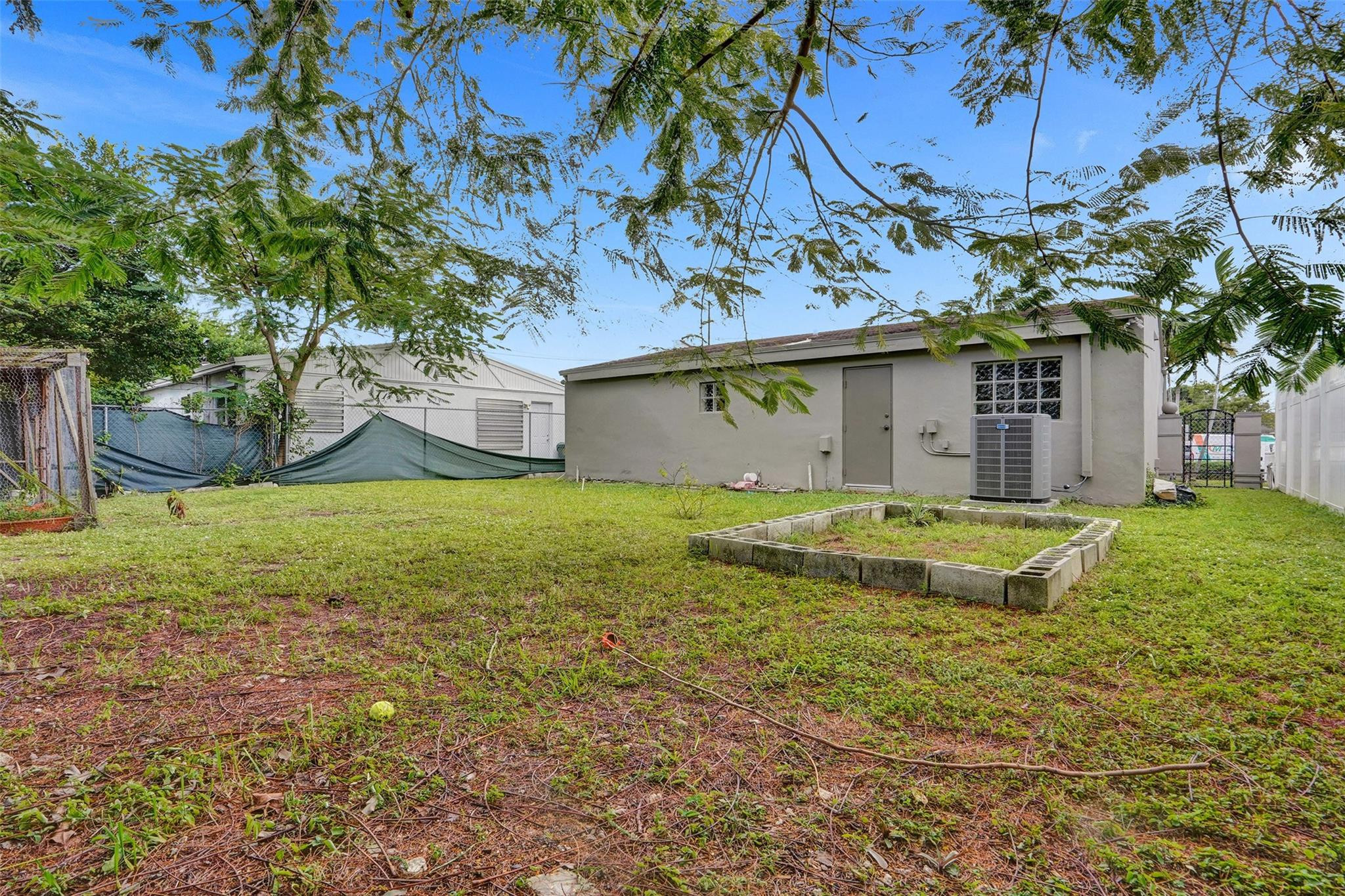 51 E Commercial Blvd