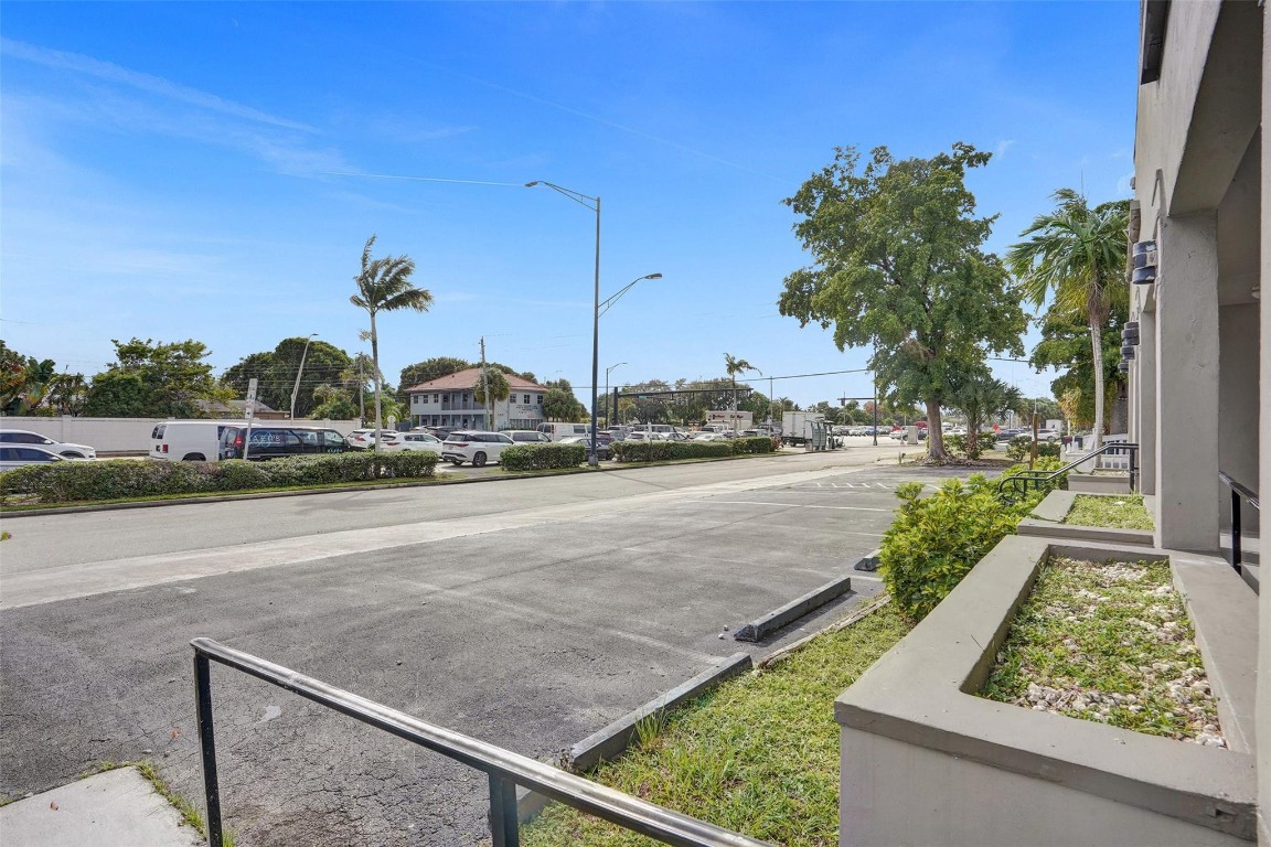 51 E Commercial Blvd