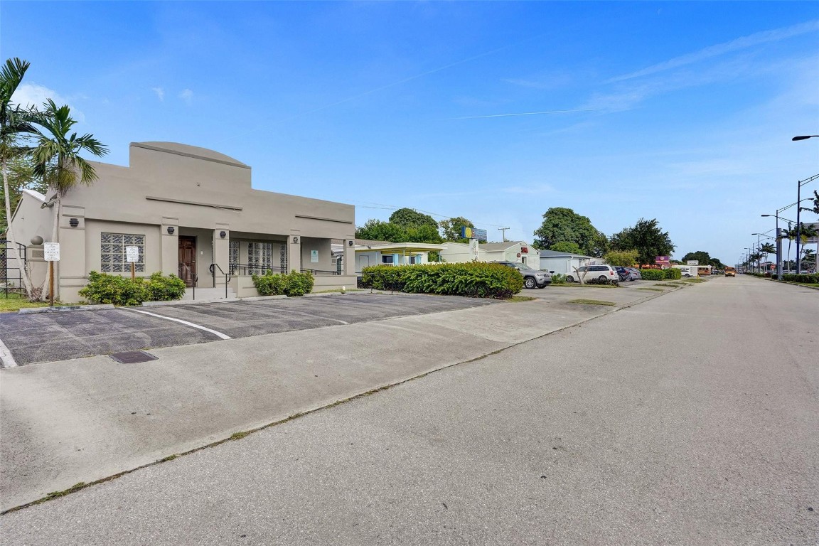 51 E Commercial Blvd