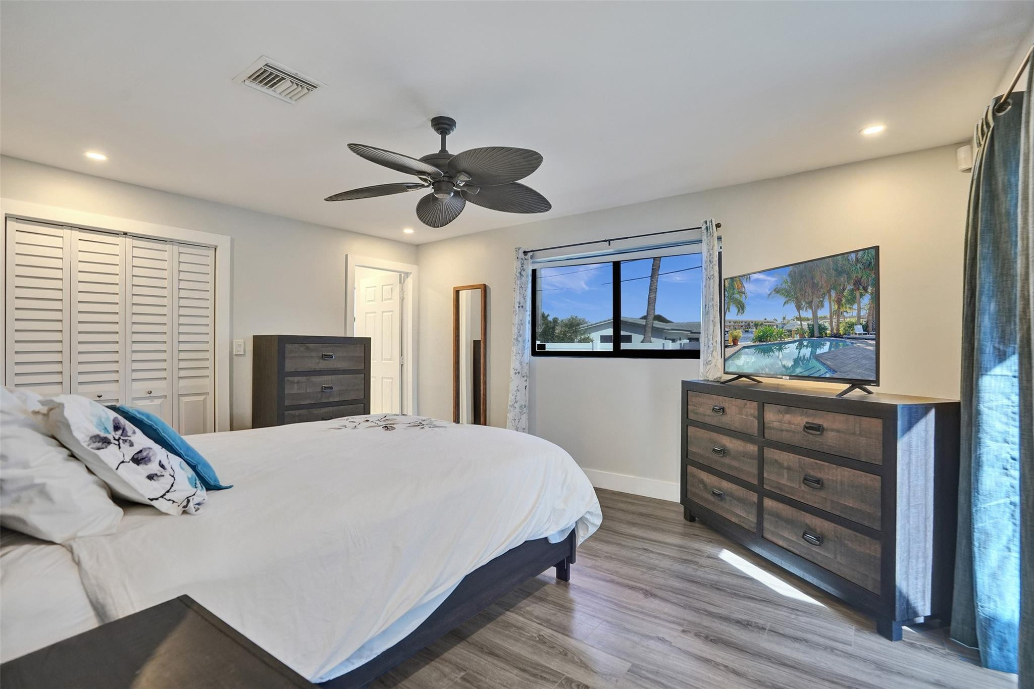 310 SE 13th Ct