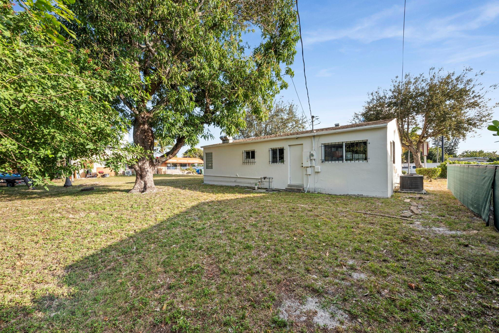 141 E Commercial Boulevard