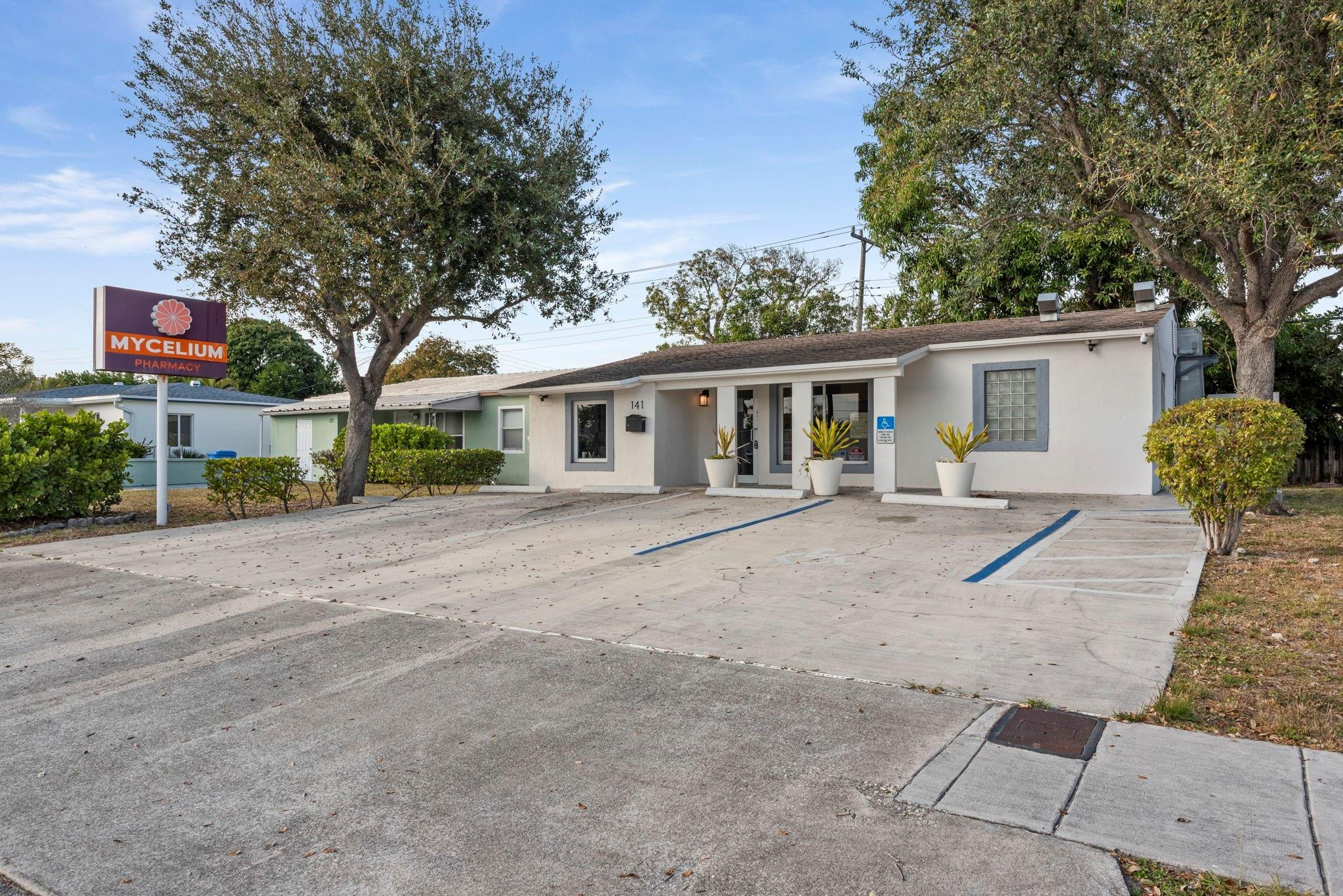 141 E Commercial Boulevard