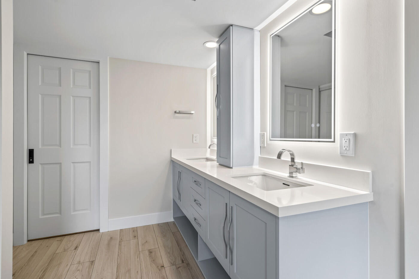 6085 Balboa Circle 204