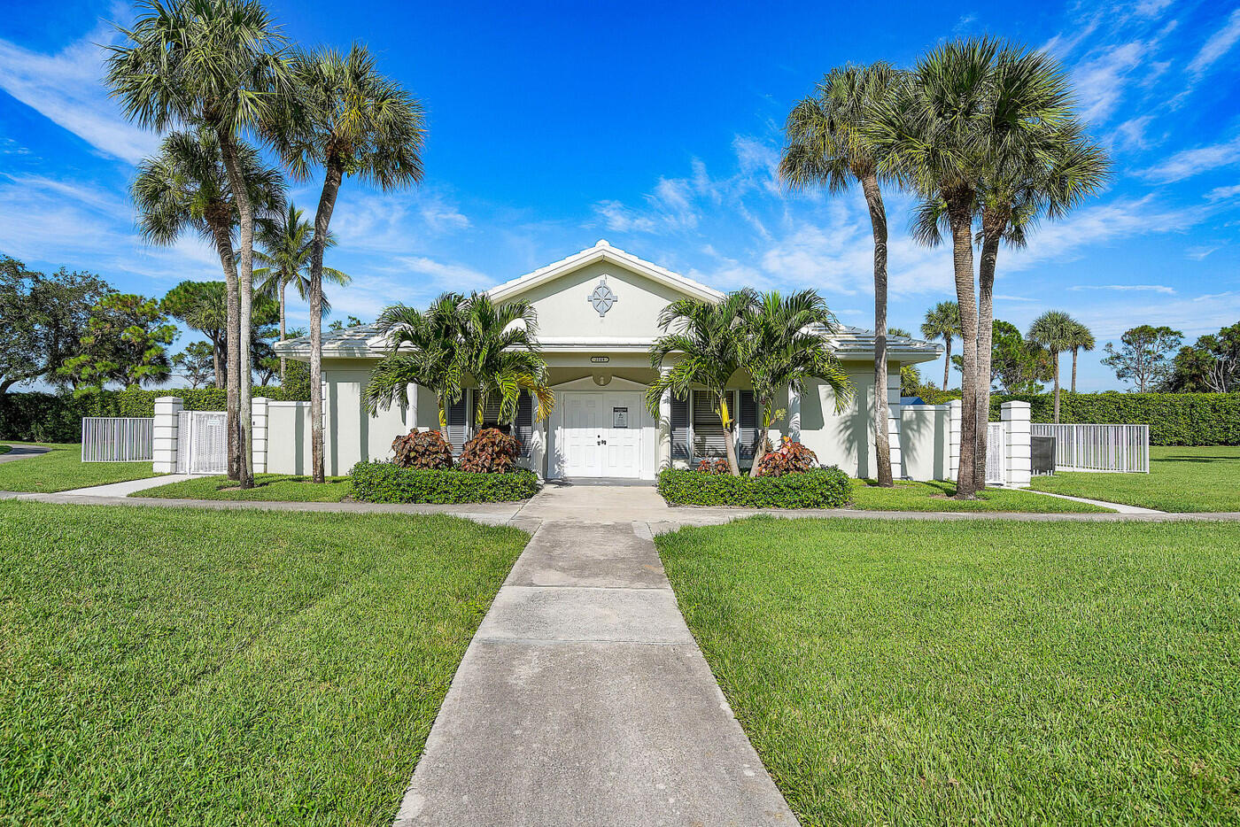 6085 Balboa Circle 204