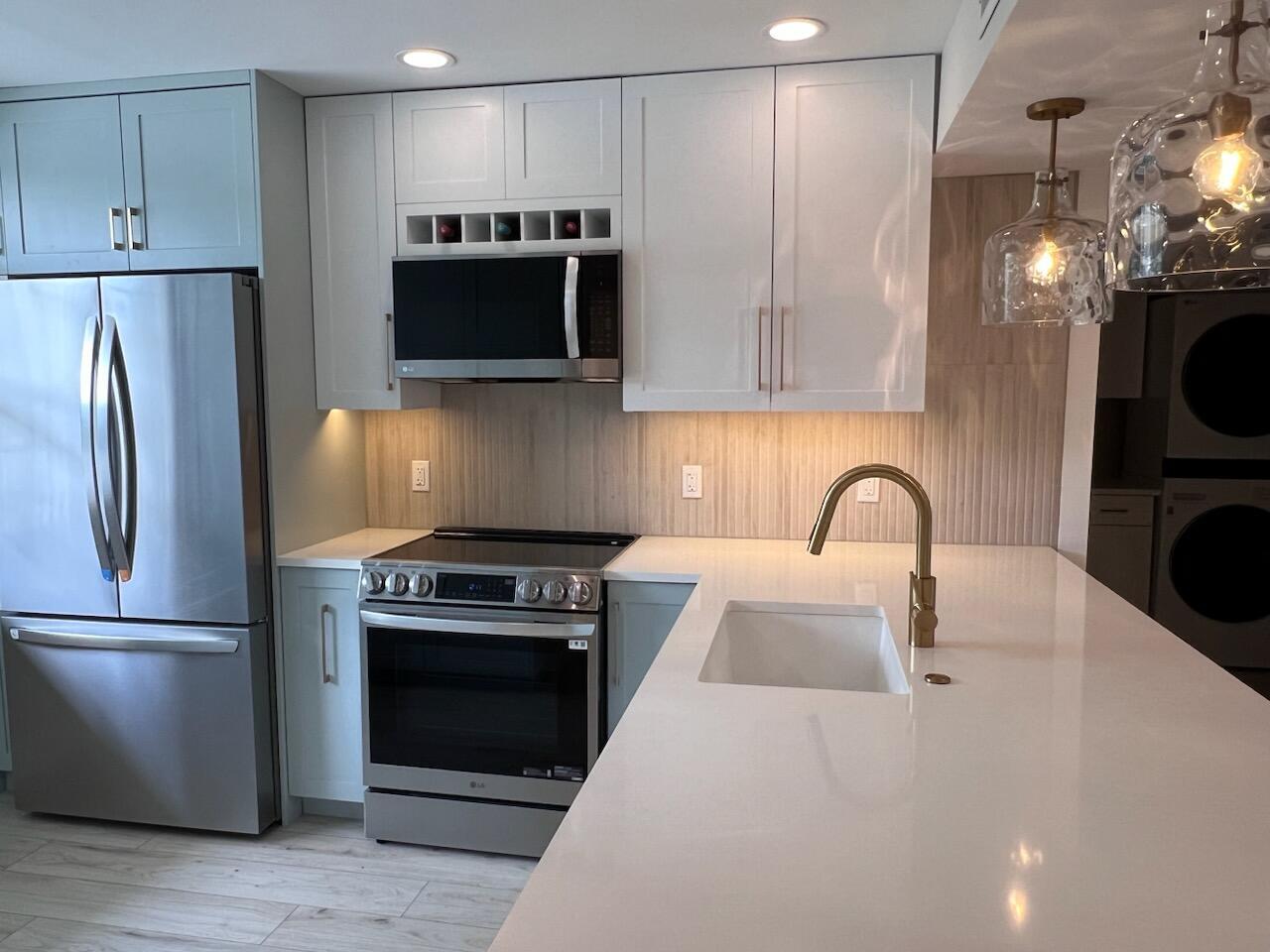 6085 Balboa Circle 204