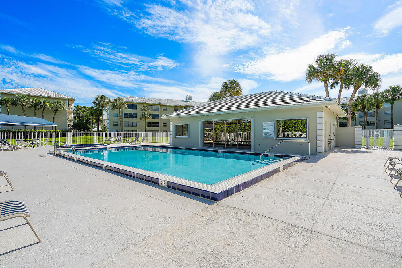 6085 Balboa Circle 204