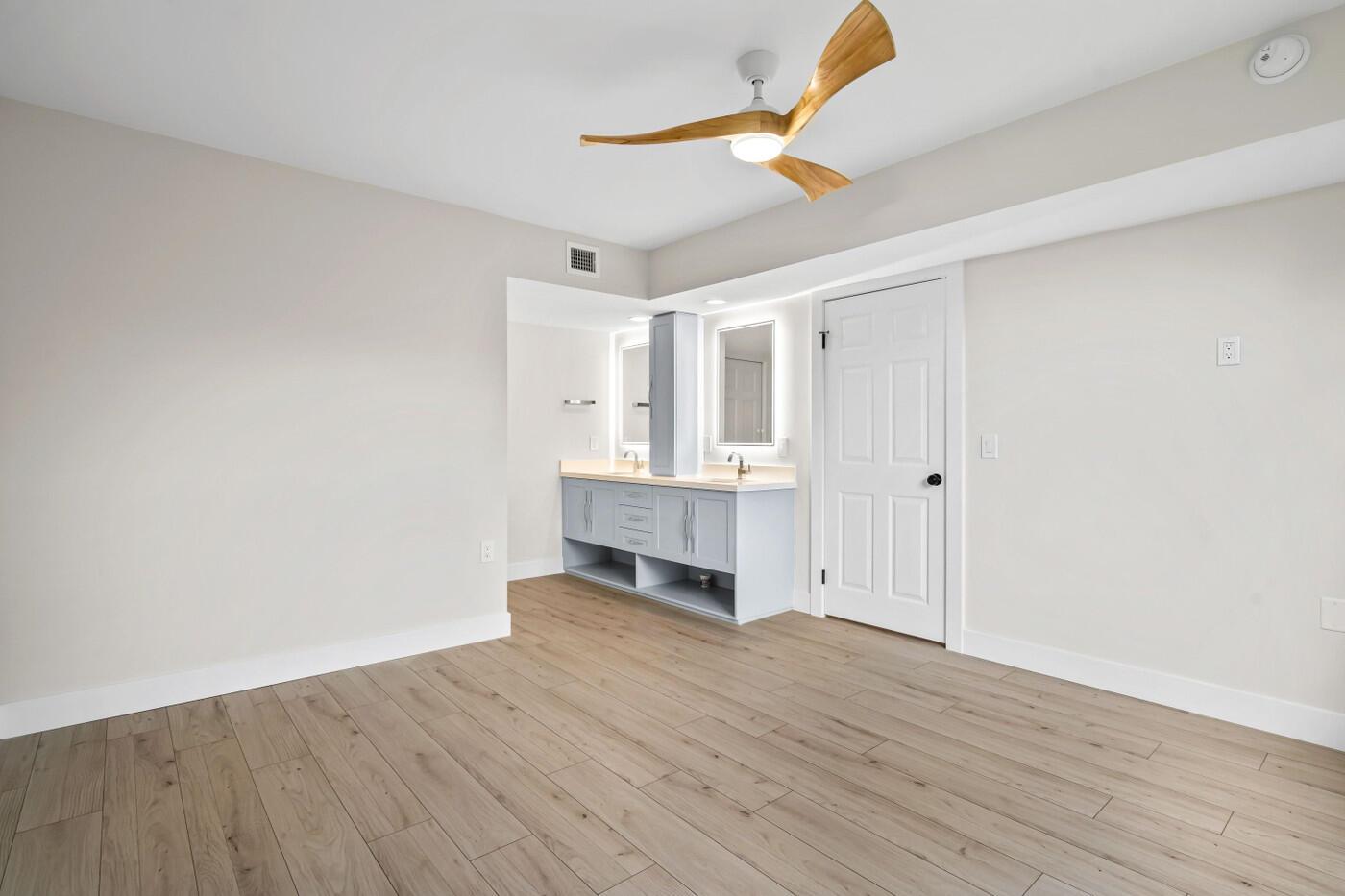 6085 Balboa Circle 204