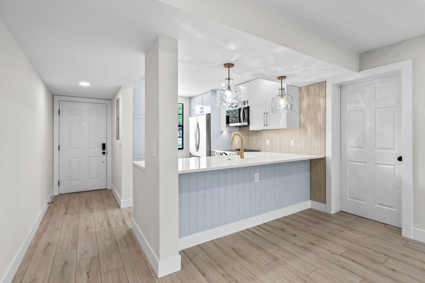 6085 Balboa Circle 204