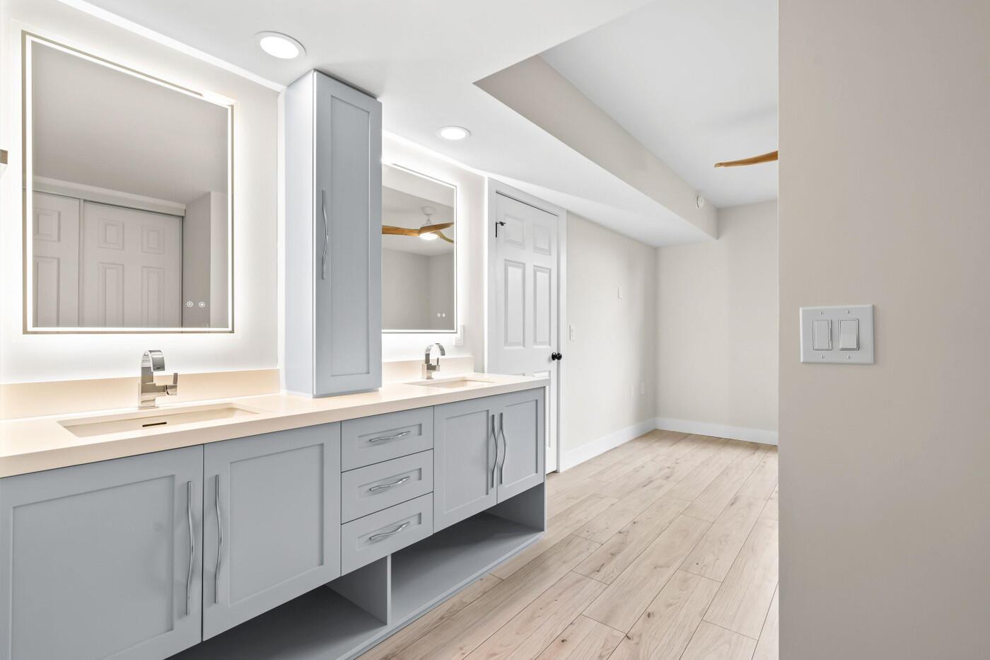 6085 Balboa Circle 204