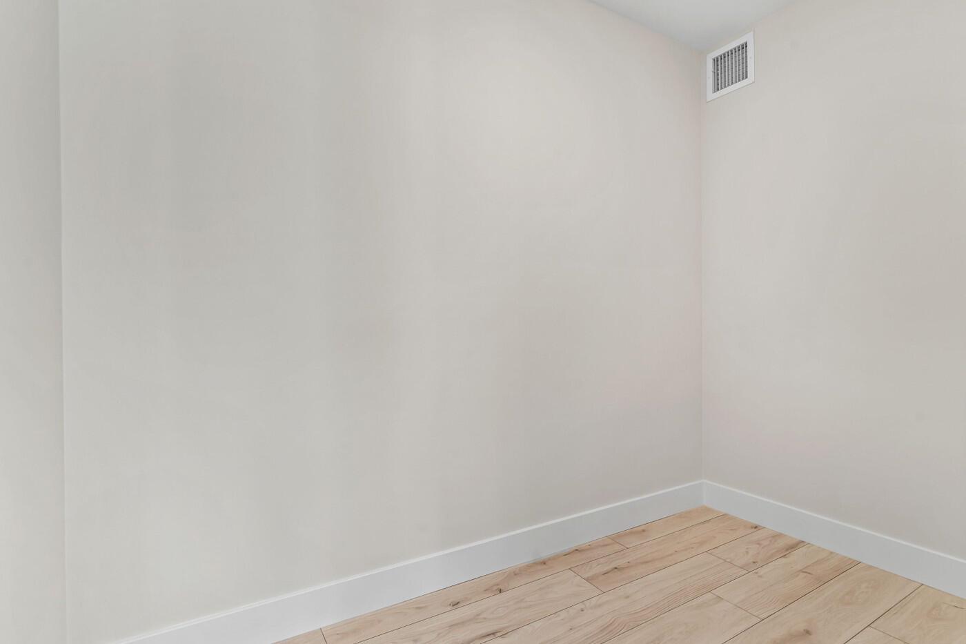 6085 Balboa Circle 204