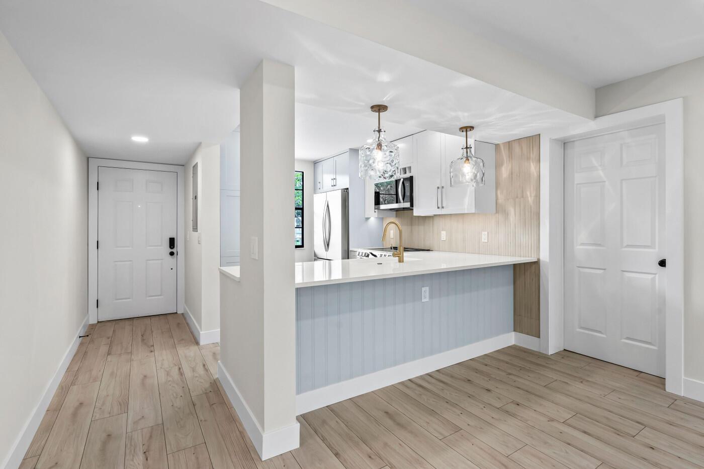 6085 Balboa Circle 204