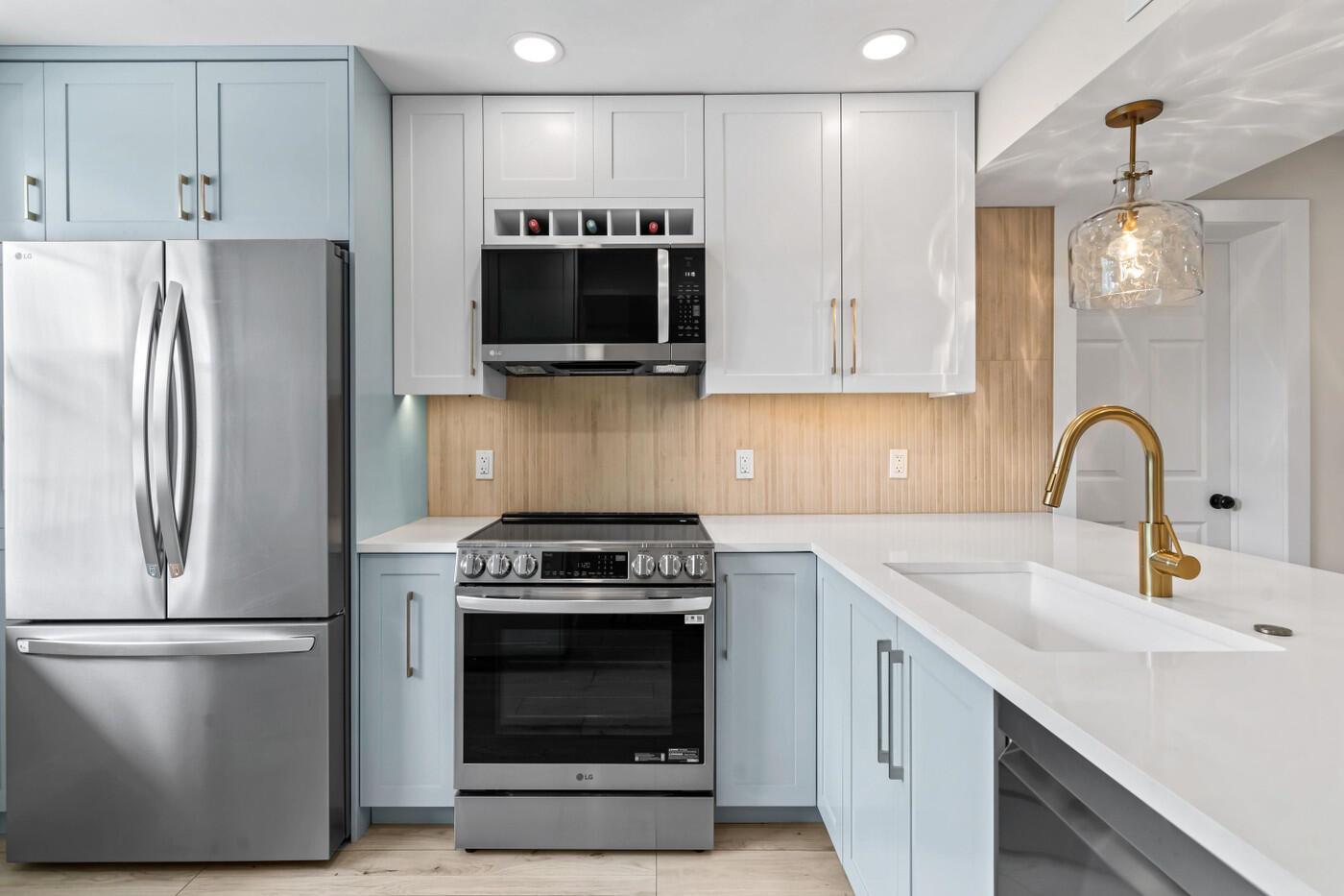 6085 Balboa Circle 204