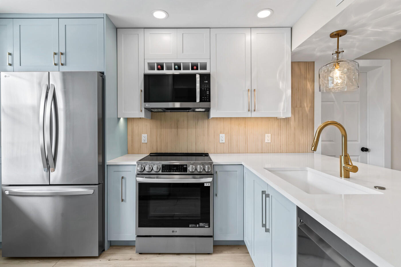 6085 Balboa Circle 204