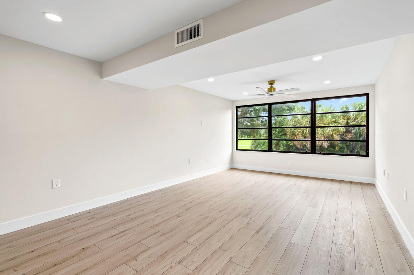 6085 Balboa Circle 204