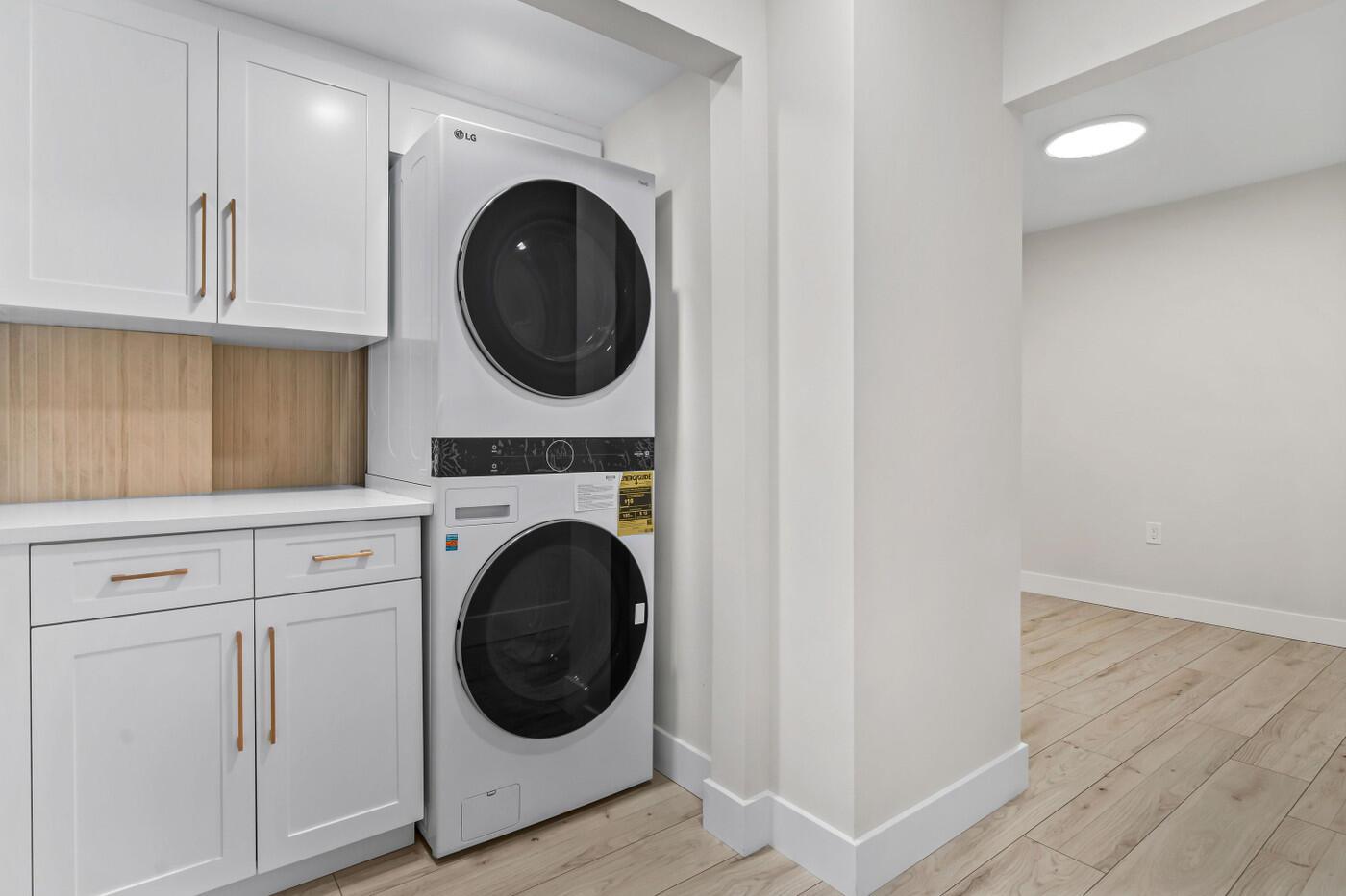 6085 Balboa Circle 204