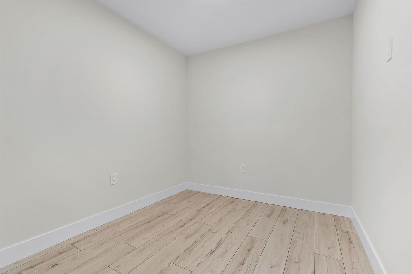 6085 Balboa Circle 204