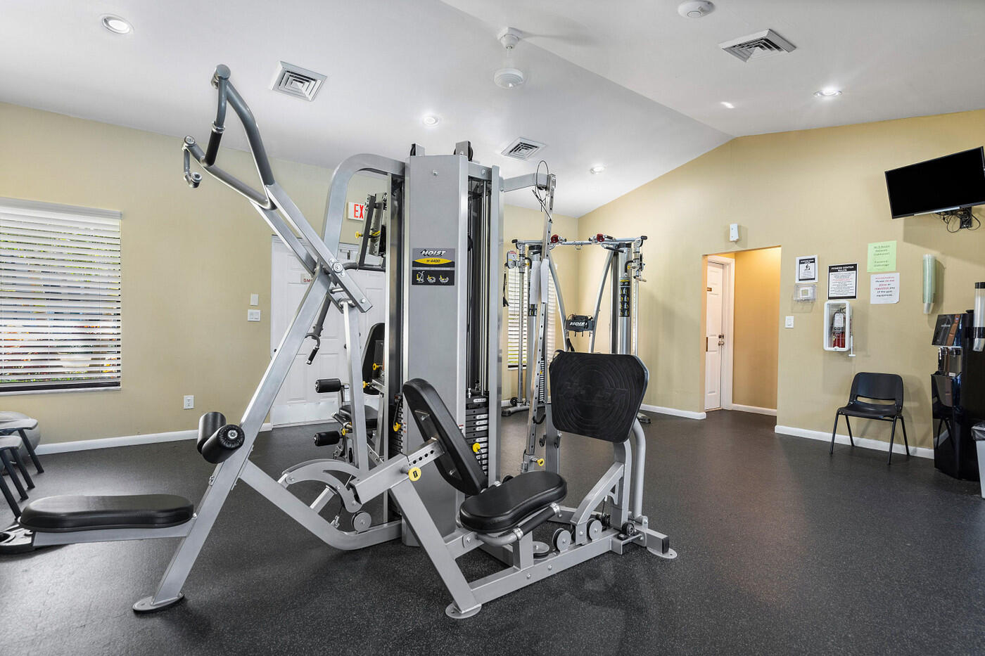 6085 Balboa Circle 204