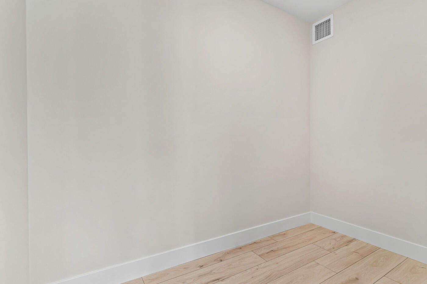 6085 Balboa Circle 204