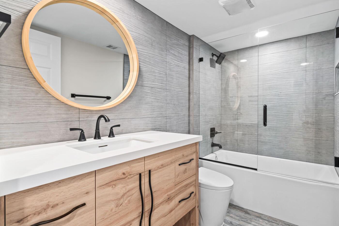 6085 Balboa Circle 204