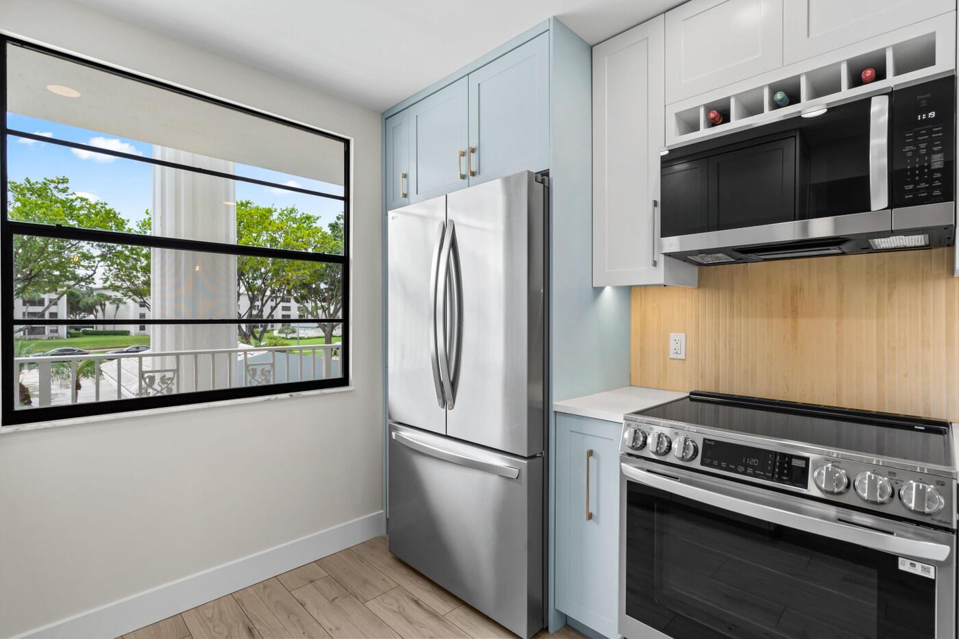 6085 Balboa Circle 204