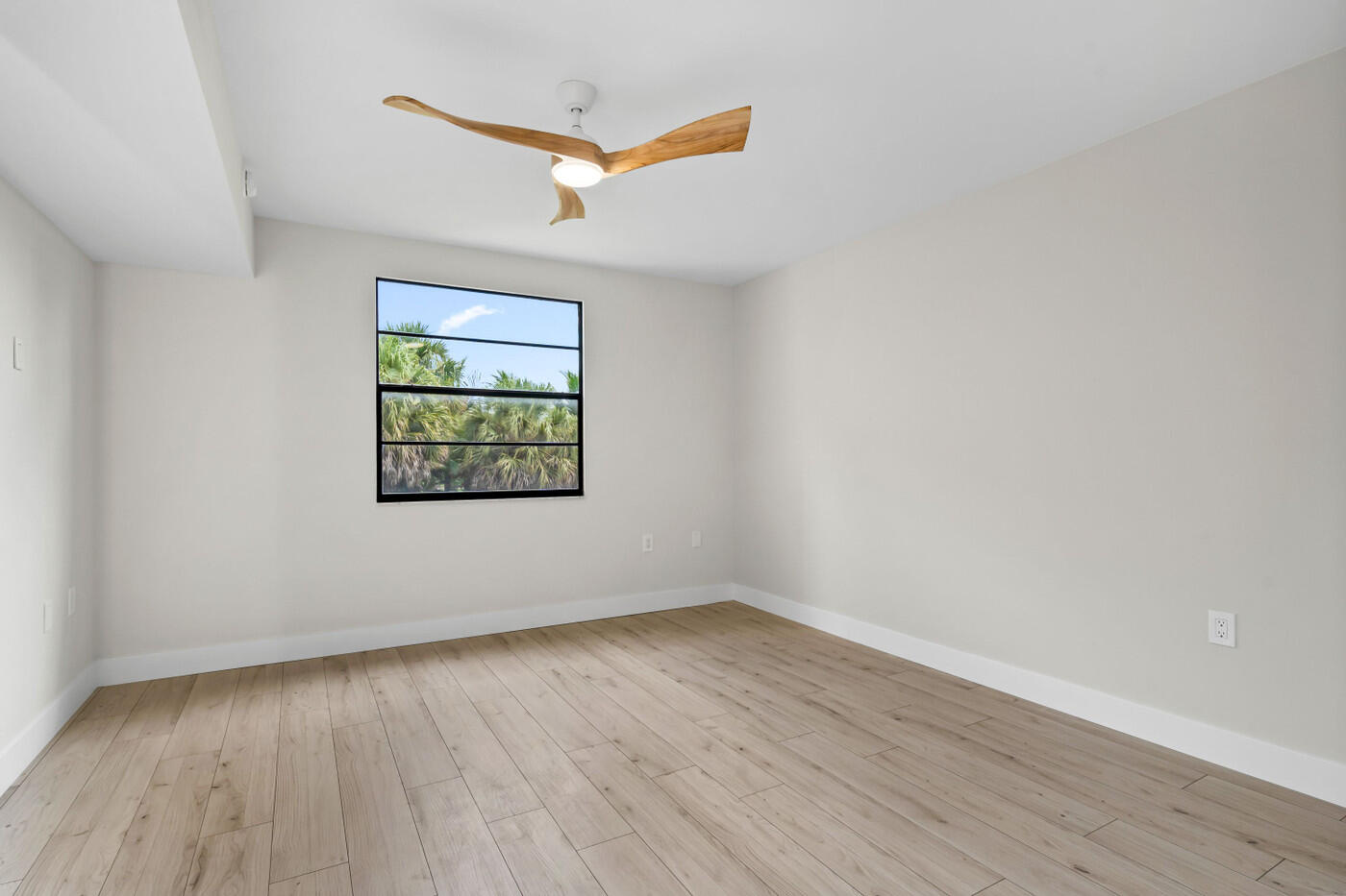 6085 Balboa Circle 204