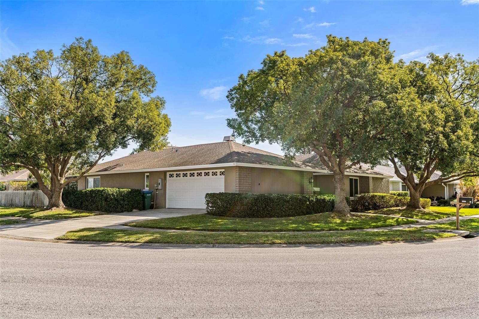 10077 LINDEN PLACE DR