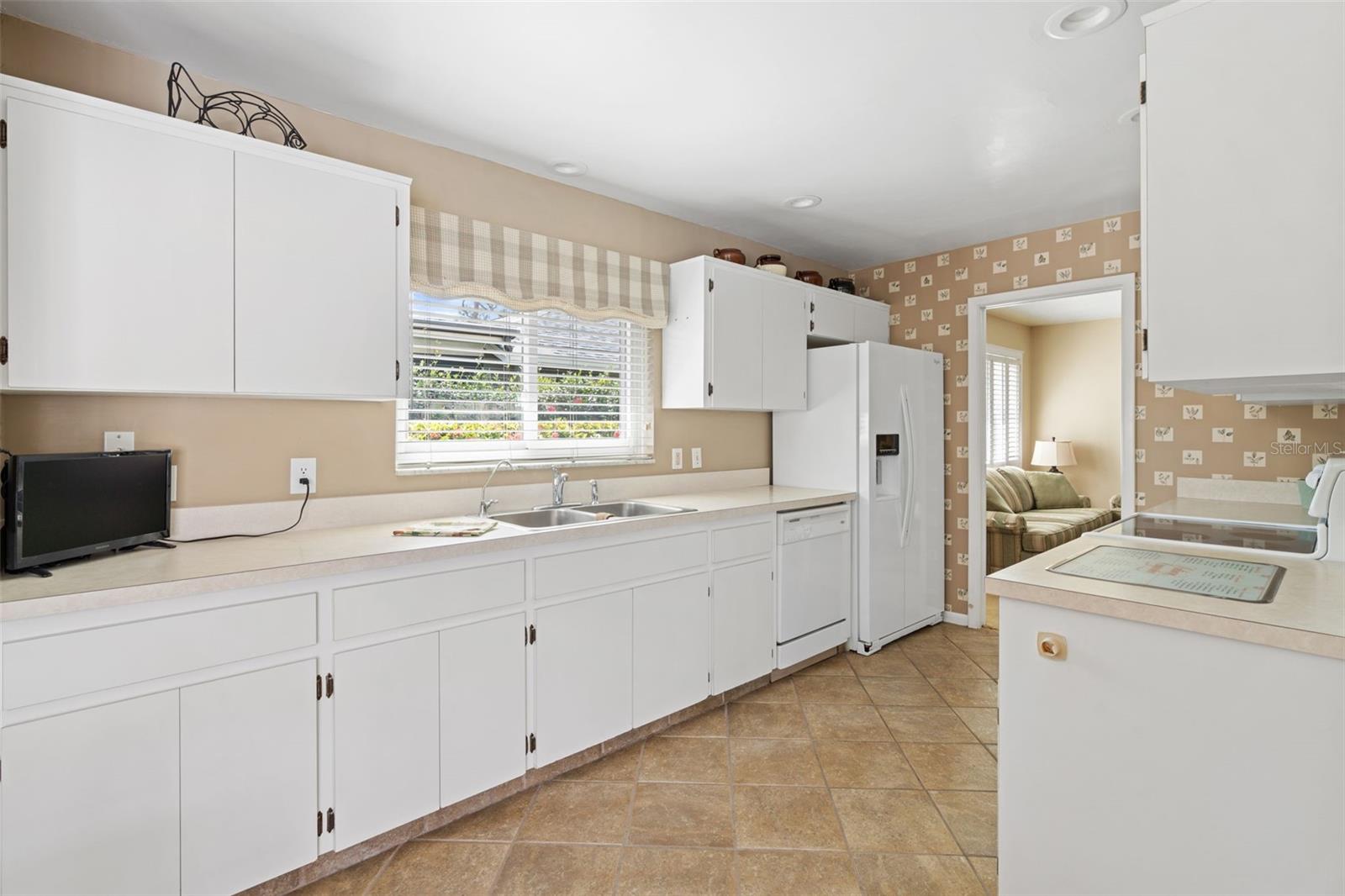 10077 LINDEN PLACE DR