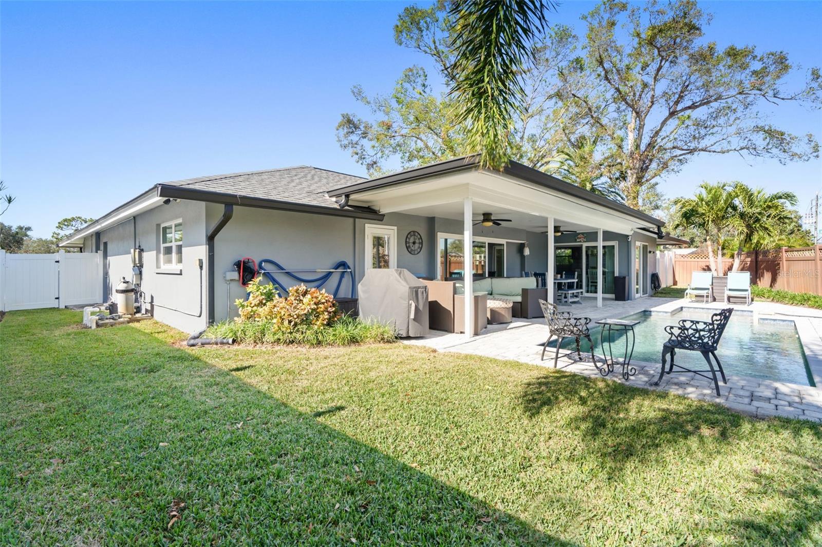 10039 LINDEN PLACE DR