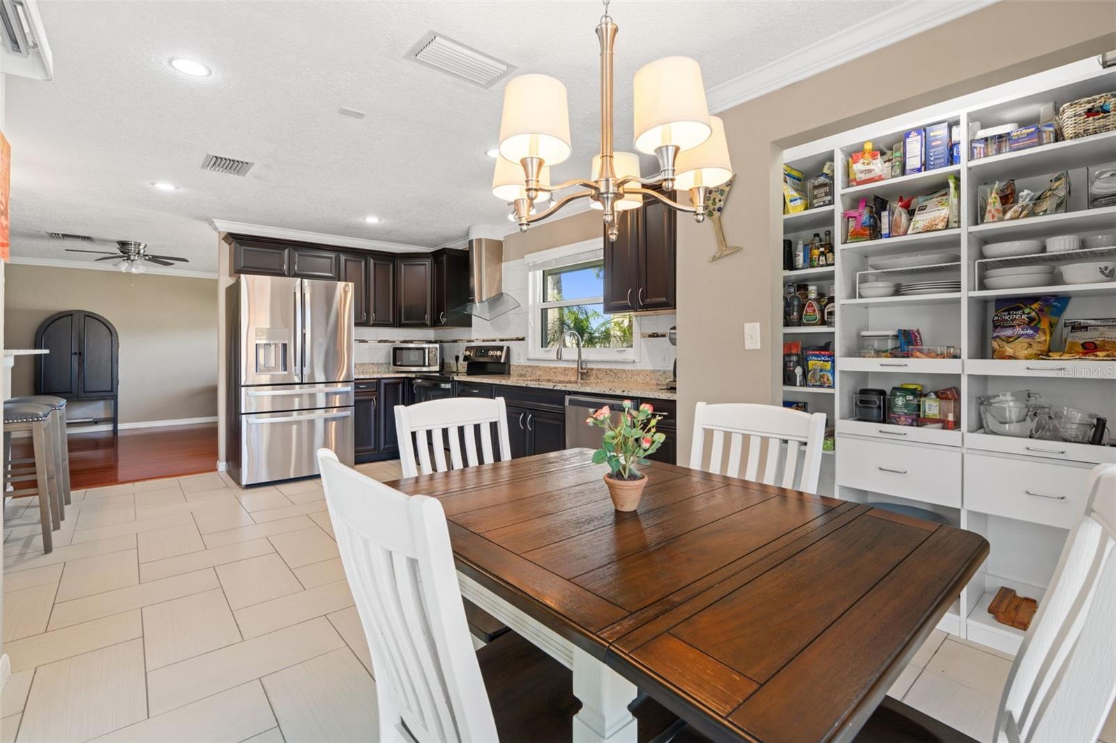 10039 LINDEN PLACE DR
