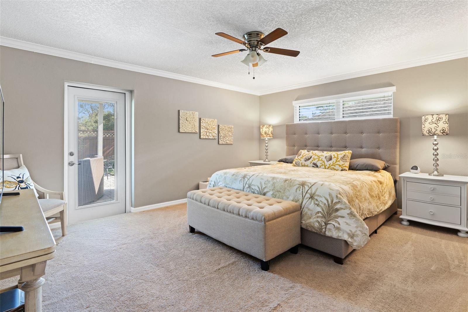10039 LINDEN PLACE DR