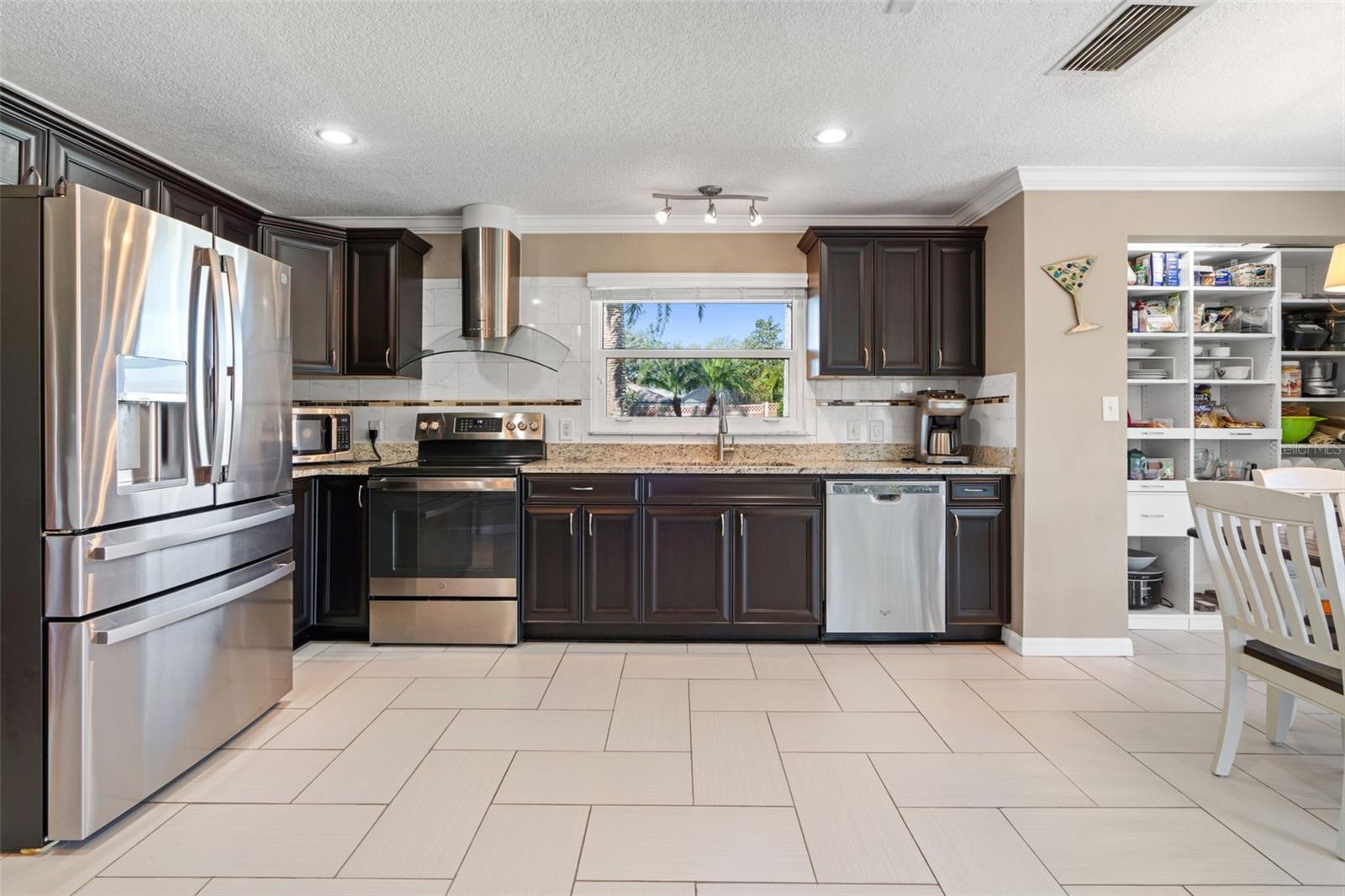 10039 LINDEN PLACE DR