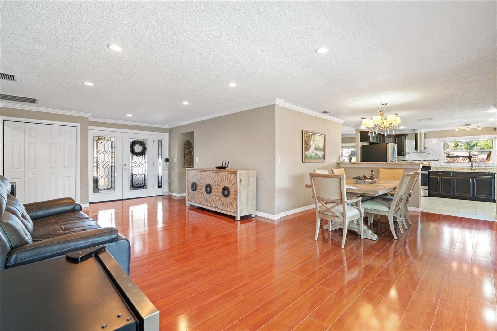 10039 LINDEN PLACE DR