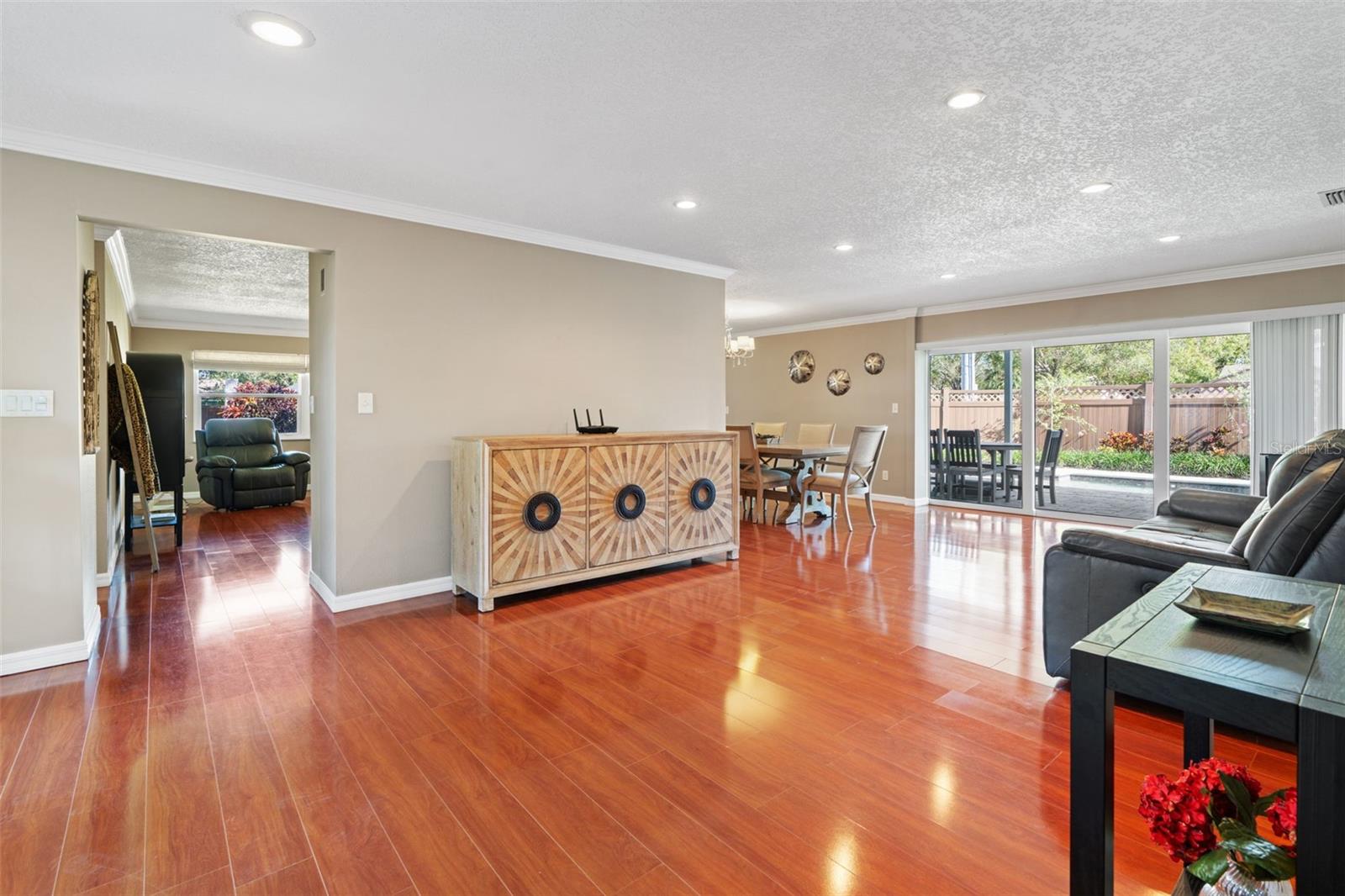 10039 LINDEN PLACE DR