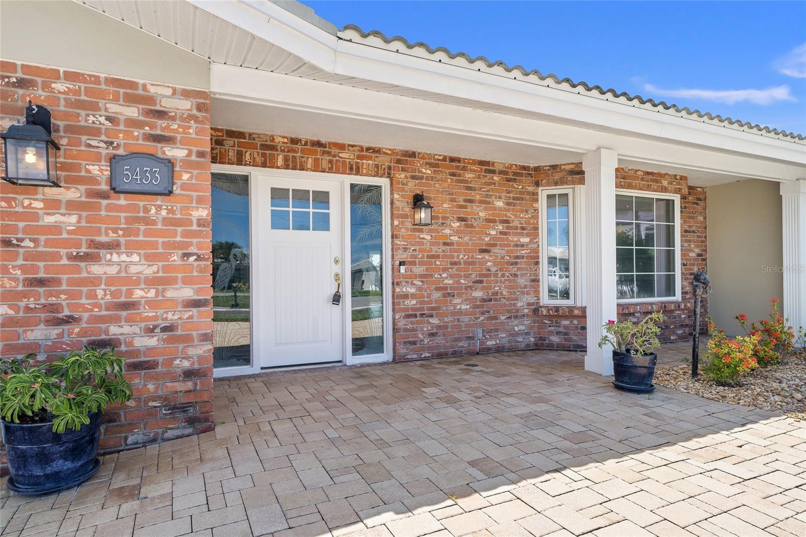 5433 OAKHURST DR
